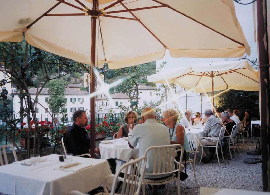 Hotel Ristorante Corona Lucques Extérieur photo